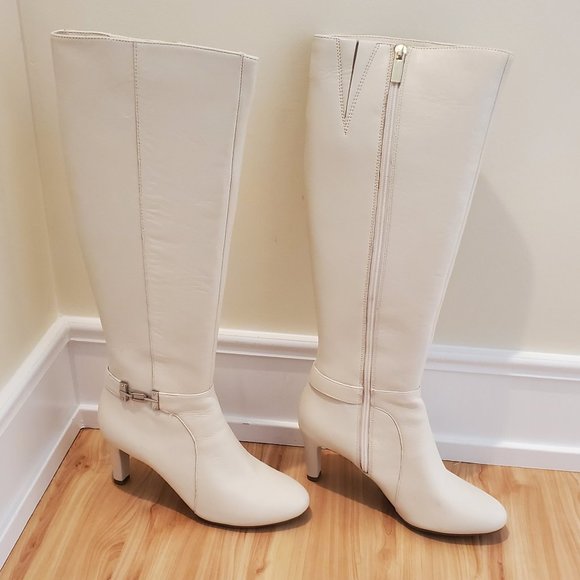 Bandolino Lamari Off-White Leather Knee High Boots Side Zip Size 8 M  Never Worn - Picture 1 of 16